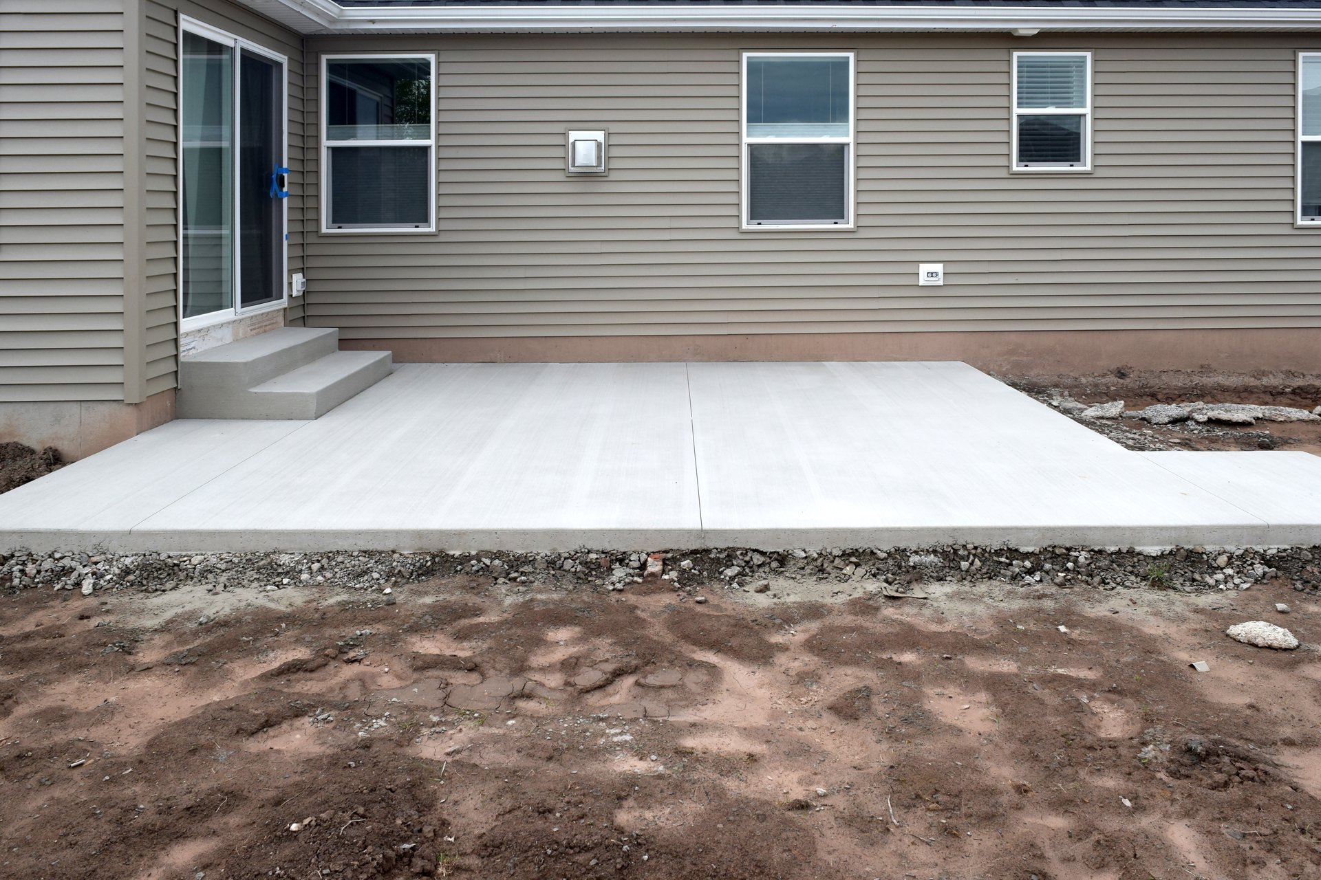 New concrete patio construction