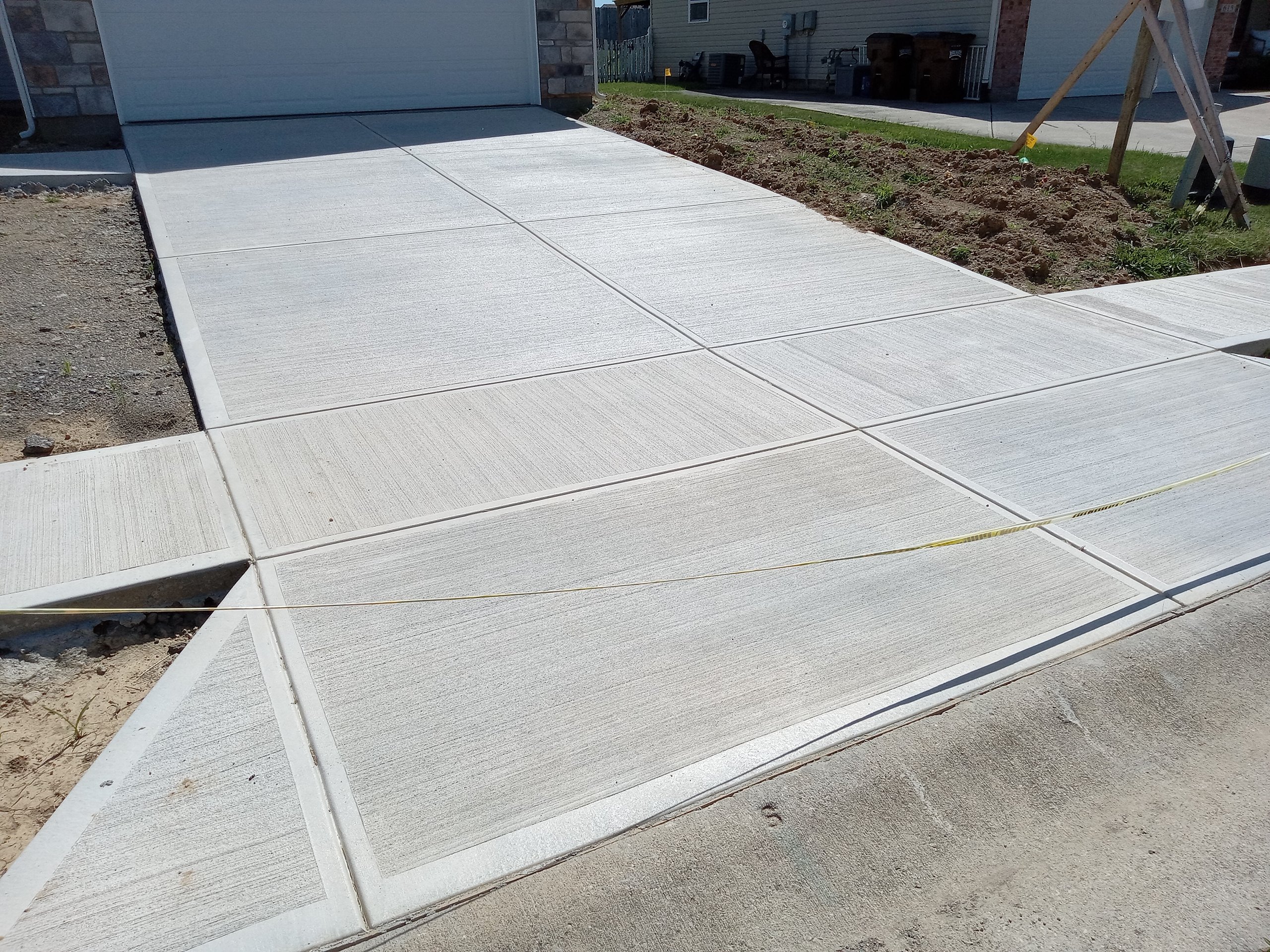 Beautiful finished residential concrete driveway
