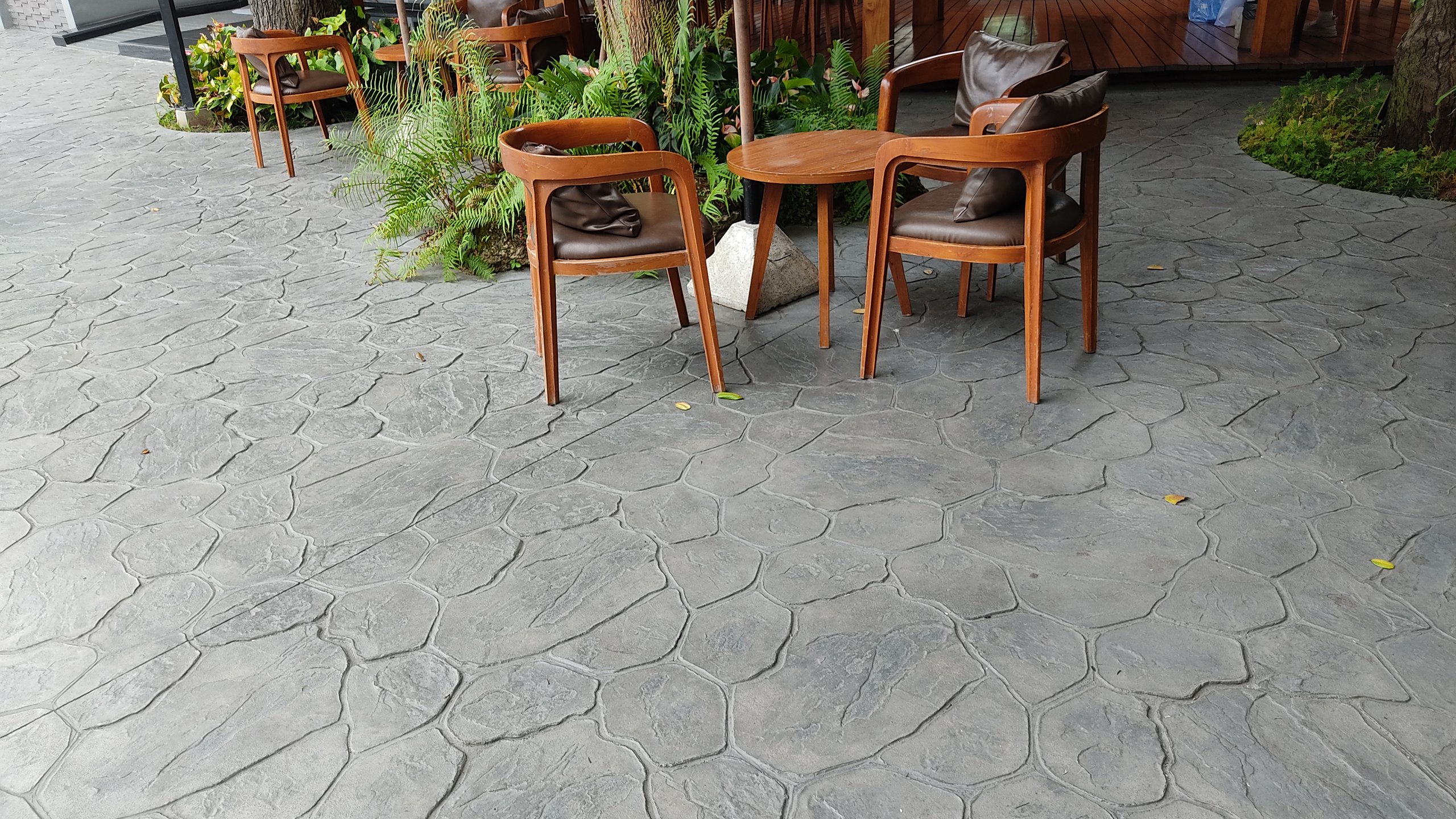 Garden coffee table design on beautiful patio