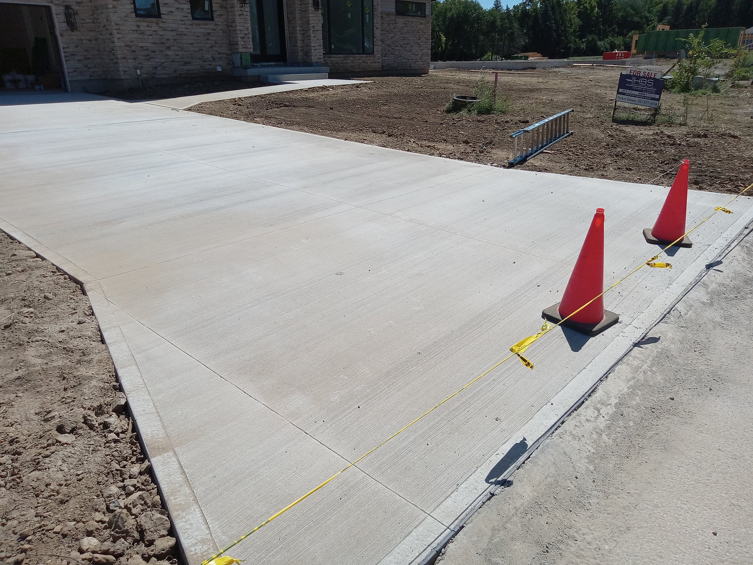 Standard gray concrete driveway